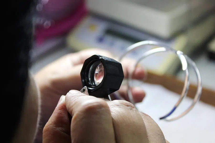 Jewelry quality control inspection during mass production